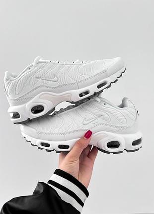 Чоловічі білі кроссовки nike air max plus tn triple white х ейр макс тн 45