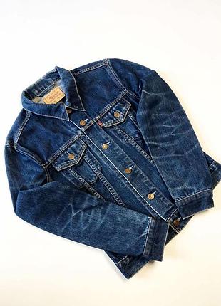 Джинсовая куртка levi's стан: 5/5 размер: s цена: 650 грн
стильная джинсовая куртка levi's - идеальный вариант для прохладных вечеров..