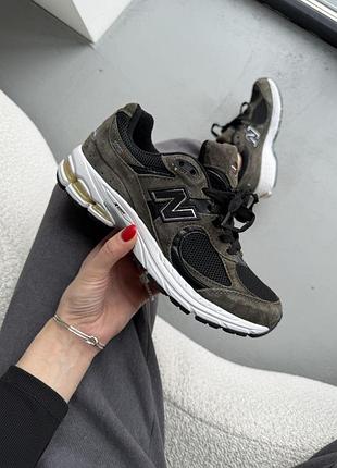 Зелені кросівки унісекс new balance 2002r black dark green х нью беланс 41