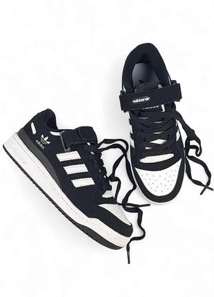 Жіночі чорні кросівки adidas forum low black white х форум 40