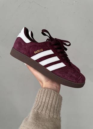 Бордовые кроссовки унисекс adidas gazelle bordo white x газель 40