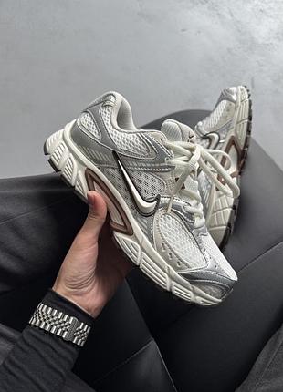 Білі кросівки унісекс nike zoom vomero 5 sail light orewood brown х вомеро 36