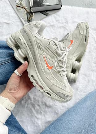 Сірі кросівки унісекс nike shox ride 2 light bone orange х шокс 42