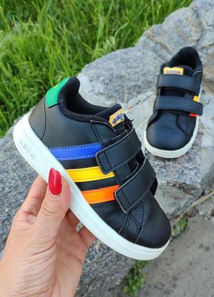 Дитячі кросівки adidas чорні 26рр