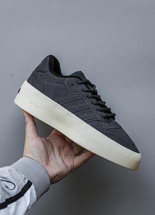 Мужские серые кроссовки adidas forum low 86 essential fear of god grey х форум 44