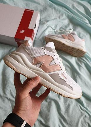 Жіночі білі кросівки new balance 574 57/40 white pink х нью беланс 36