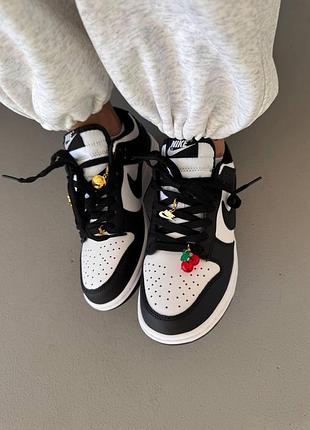 Чорно-білі кросівки унісекс nike sb dunk low black white cherry charms х данк 38