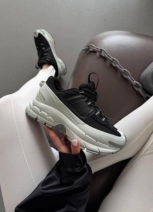 Чорно-білі кросівки унісекс nike zoom vomero 5 roam white black х вомеро 37