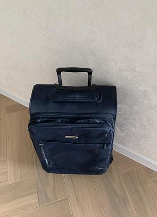 Продам дорожный чемодан