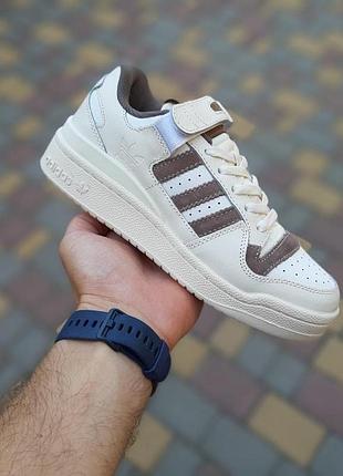 Жіночі літні шкіряні кросівки adidas forum бежеві з коричневим літні кросівки адідас форум для дівчат