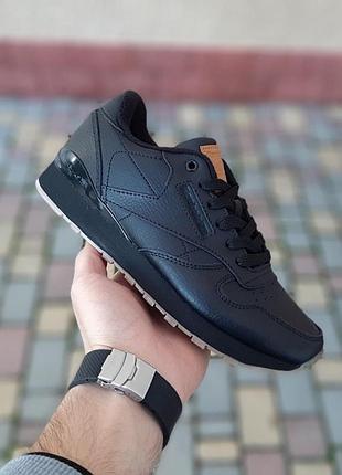 Теплі жіночі зимові термо кросівки reebok classic leather чорні на бежевій кросівки для хлопця рібук класік 38(24см)