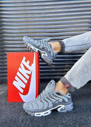 Серые кроссовки унисекс nike air max tn plus grey white х эйр макс тн 45