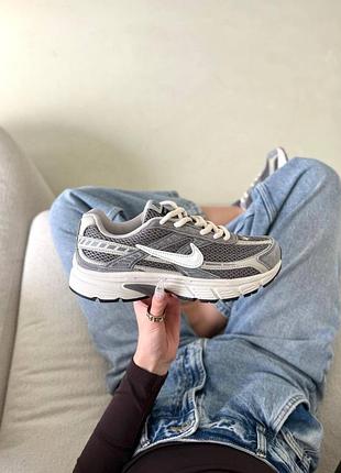 Сірі жіночі кросівки nike initiator grey white х найк 41