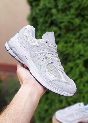 Чоловічі літні кросівки new balance 2002r protection pack світло сірі кросівки нюбеленс протектіон пак 42