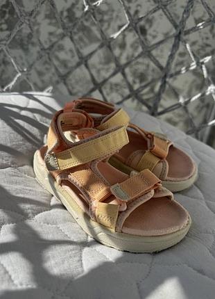 Босоніжки для дівчинки 26 р. h&m