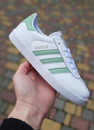 Жіночі літні шкіряні кросівки adidas gazelle білі з бірюзою кеди адідас газель