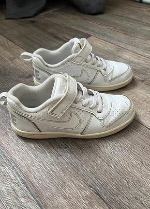 Белые кроссовки nike