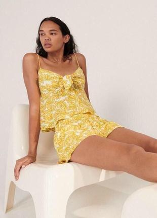 Хлопковые шорты в цветочный принт zara
