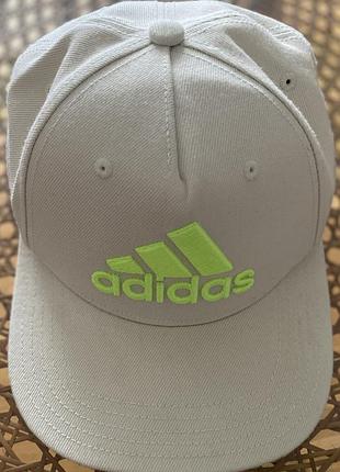 Бейсболка adidas.