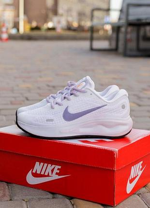 Nike journey run
• white lavender •