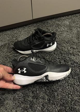 Оригінальні кросівки under armour