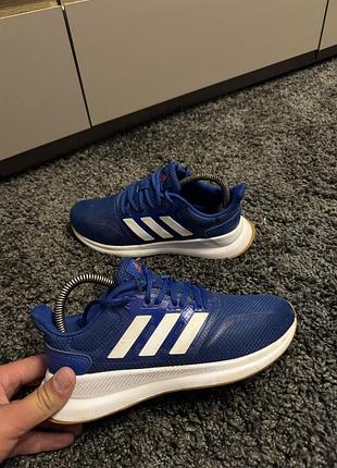 Оригінальні кросівки adidas