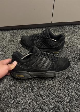 Оригінальні чоловічі кросівки adidas