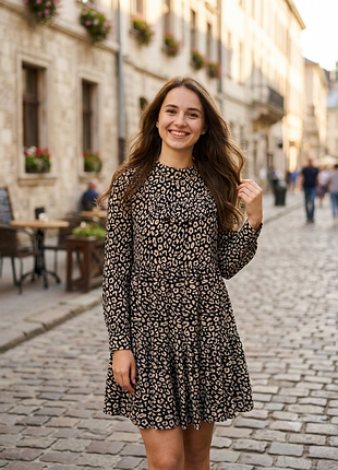 Zara. женское стильное платье 42-44 г