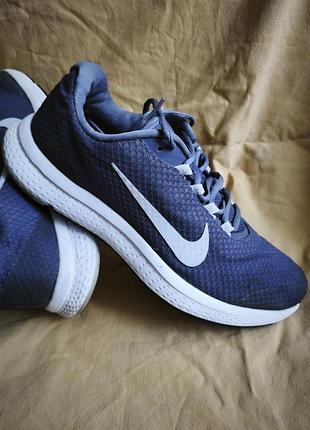 Чоловічі оригінальні кросівки бренду nike .розмір 42
