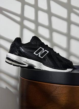 Жіночі кросівки new balance 1906r black white
