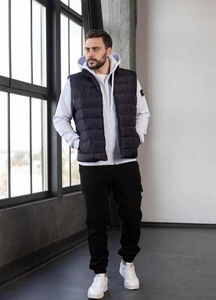 Набор зимний тройка stone island: жилет-зип худи-штаны-2 пары носков в подарок белый, m