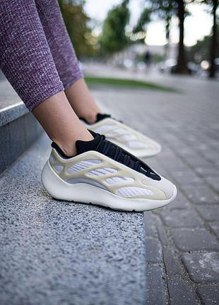 Кросівки adidas yeezy boost 700 v3 бежеві для жінок трендові адідас ізі 700, кроси ізики повсякденні тканинні легкі