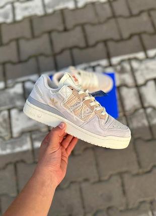 Замшеві бежеві жіночі кросівки adidas forum 84 low адідас форум адіки