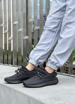 Жіночі кросівки adidas yeezy 350 чорні легкі тканинні з унікальним дизайном ізіки для жінок адідас