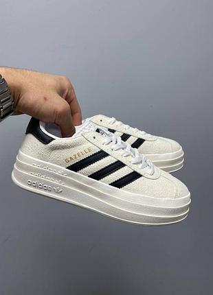 Білі жіночі кросівки і кеди adidas gazelle bold platform замшеві демісезонні