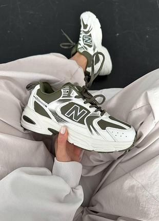 Кроссовки new balance 530 бело-серые с сеткой для женщин стильные повседневные 530
