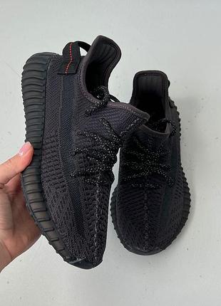 Кроссовки adidas yeezy 350 черные для женщин легкие тканевые с высоким уровнем комфорта изики адидас