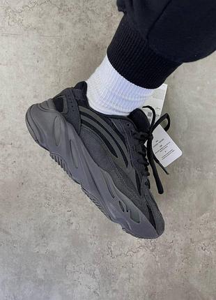 Жіночі кросівки adidas yeezy 700 чорні зручні легкі тканинні іскри для жінок адідас 42