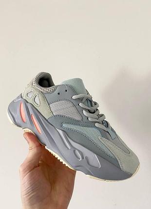 Кросівки adidas yeezy 700 сірі для жінок легкі тканинні з оригінальним дизайном ізікі адідас 45