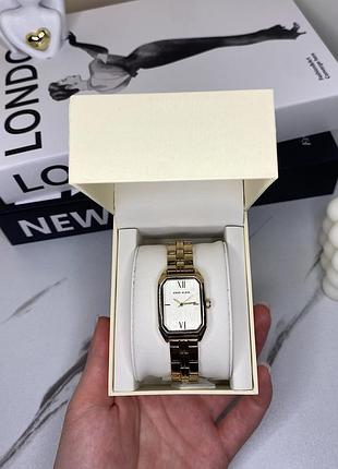 Жіночий годинник в золотому кольорі anne klein