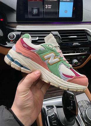 Кроссовки new balance 2002r розовые замшевые для женщин стильные повседневные 40