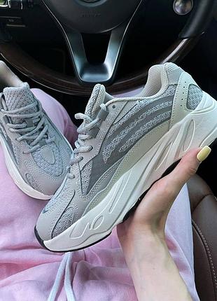 Кросівки adidas yeezy 700 сірі для жінок легкі тканинні стильні ізіки адідас 41