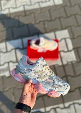 Кросівки для жінок кольору baby shower blue new balance 9060 замшеві нью беланс