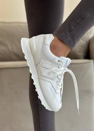 Женские кроссовки new balance 574 белого цвета из замши, модные и качественные кроссы нью беланс 41