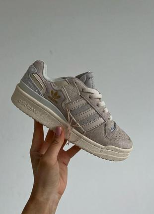 Замшеві жіночі кросівки адідас форум сірого кольору adidas forum 84 low адіки