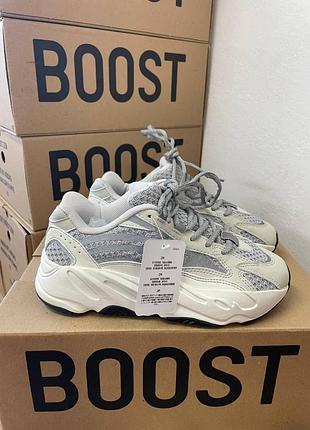 Кросівки adidas yeezy 700 сірі для жінок легкі тканинні ізіки адідас 39