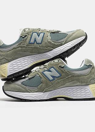 New balance 2002r жіночі кросівки сірі стильні замшеві для жінок повсякденні