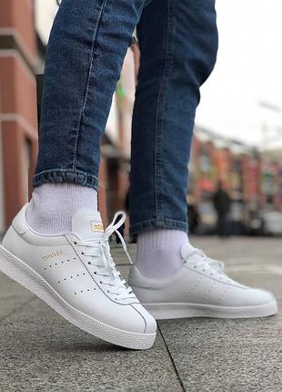 Зручні та легкі чоловічі кросівки adidas зі шкірою білі