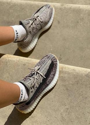 Жіночі кросівки adidas yeezy 350 стильні зручні ізвіки адіки для жінок