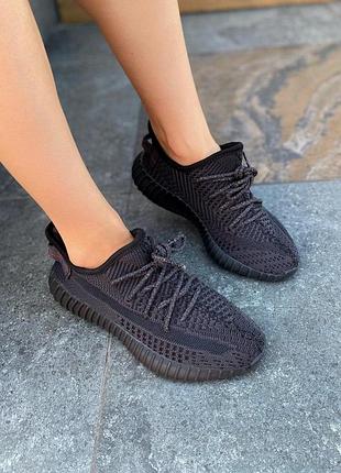 Кроси adidas yeezy 350 чорні для жінок легкі тканинні з оригінальним дизайном ізіки адідас